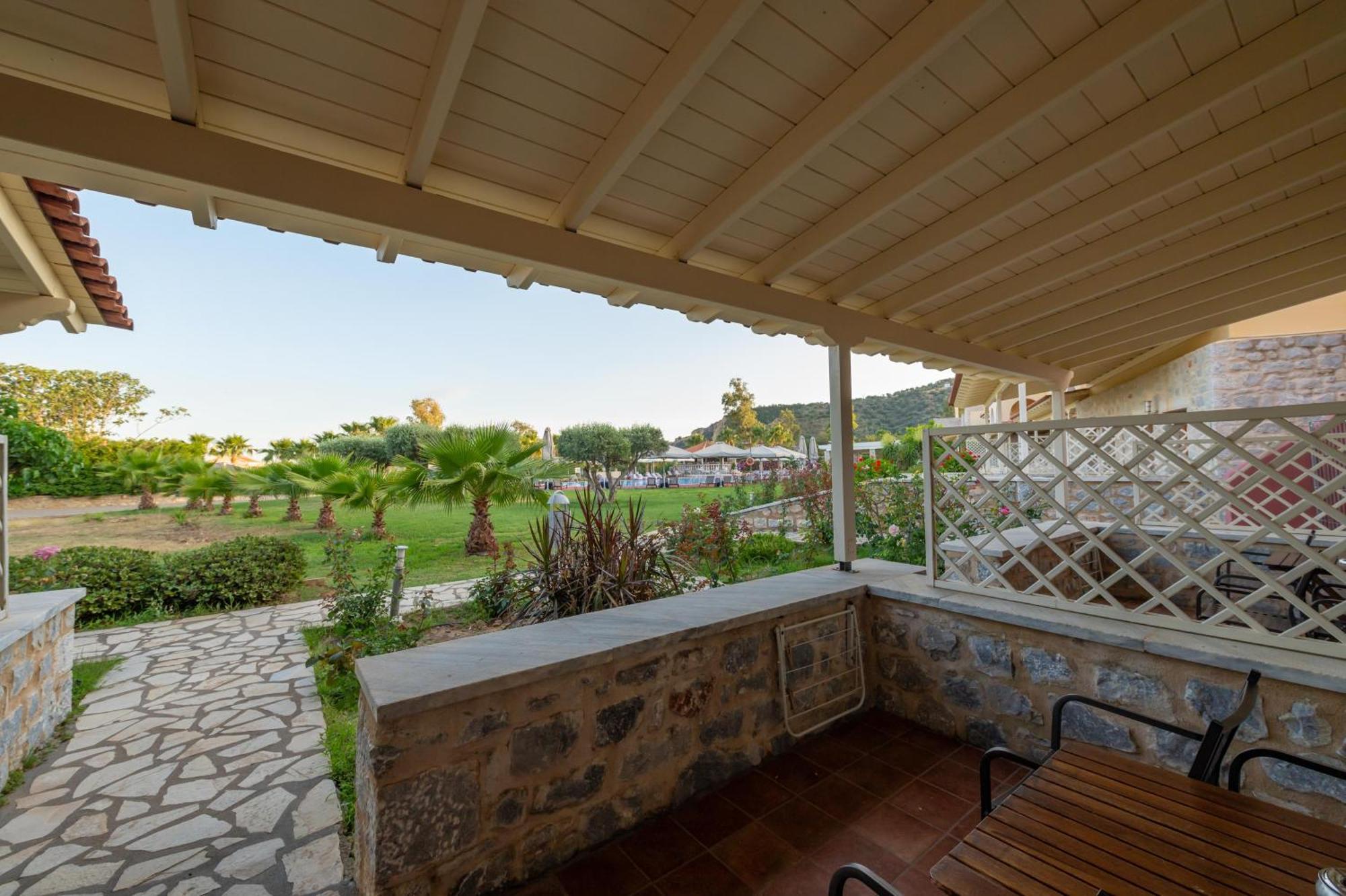 Aktaion Resort Gythio Buitenkant foto
